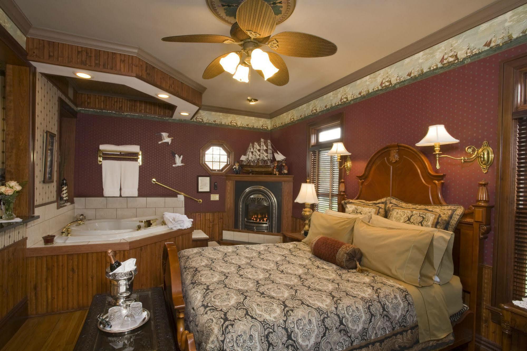 Port City Victorian Inn Muskegon Eksteriør billede