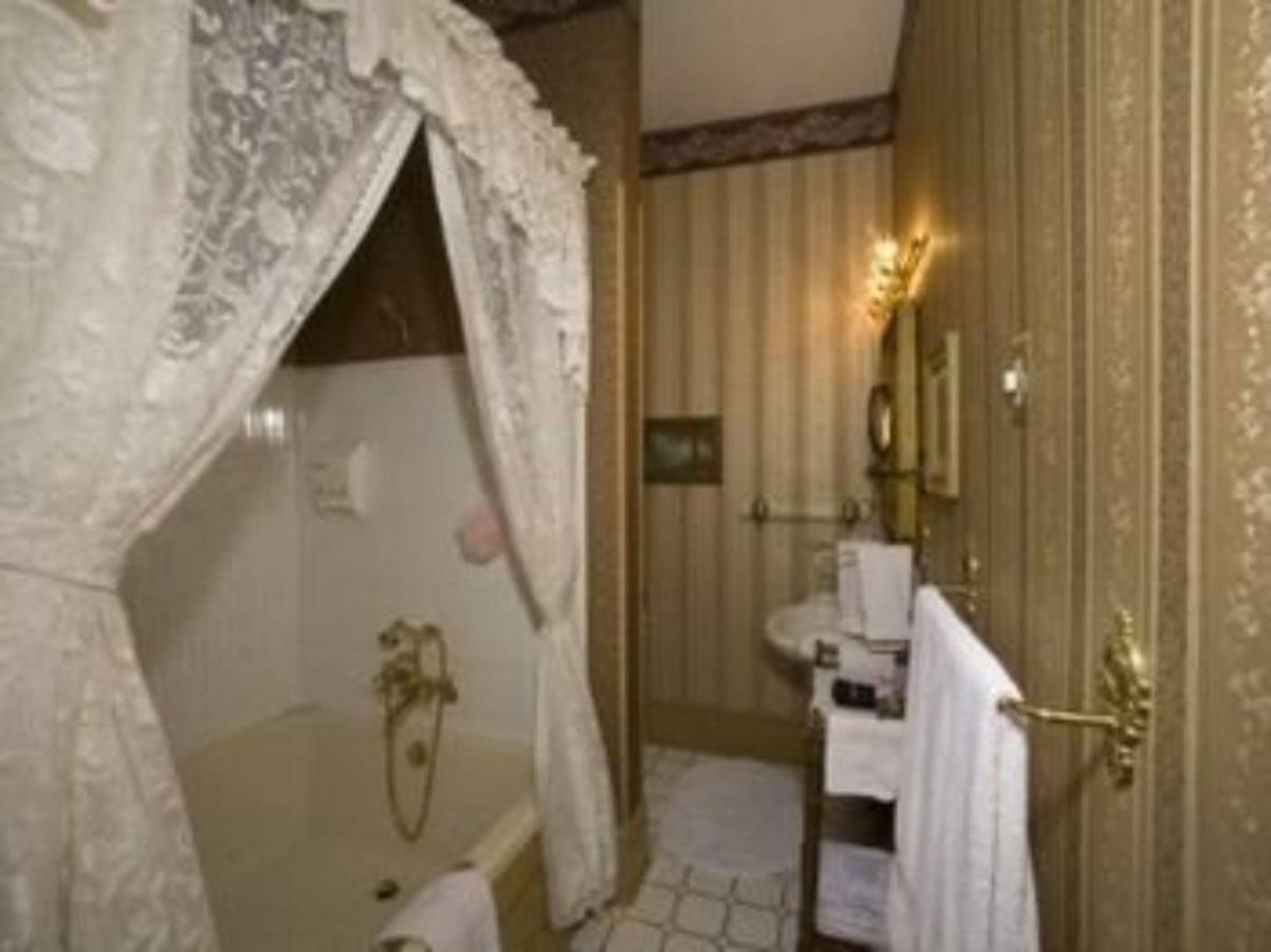 Port City Victorian Inn Muskegon Eksteriør billede